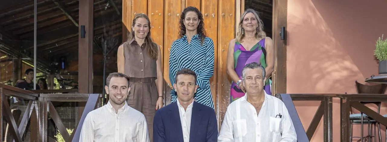 Paola Z&oacute;bel, Isabel S&aacute;nchez, Susana P&eacute;rez Custodio, Alfonso Valdivia, Manuel Cereceda & Antonio Al&eacute;s. PHOTO CREDIT Mat&iacute;as Callejo - Ayala Polo Club.