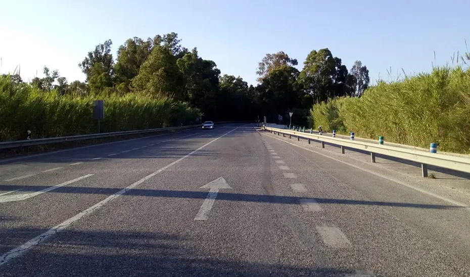 Carretera A-405, entre Jimena y Castellar de la Frontera (C&aacute;diz).