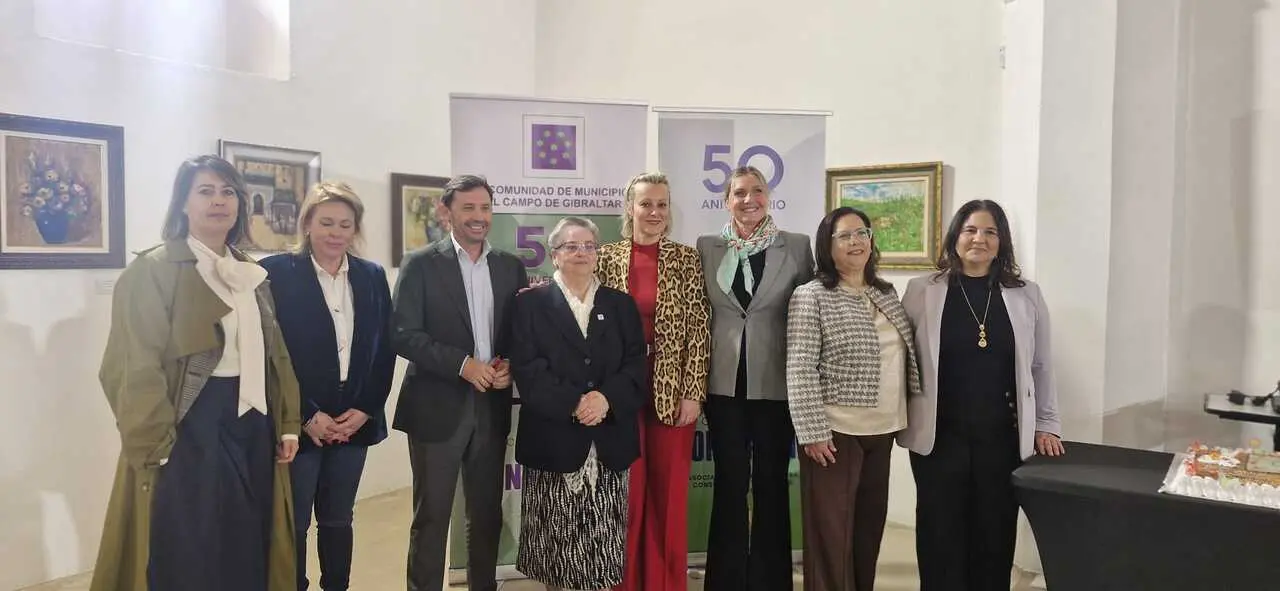 Las responsables institucionales subrayaron durante el acto la importancia de visibilizar la labor de las asociaciones que han contribuido al avance social y al fortalecimiento del movimiento asociativo.