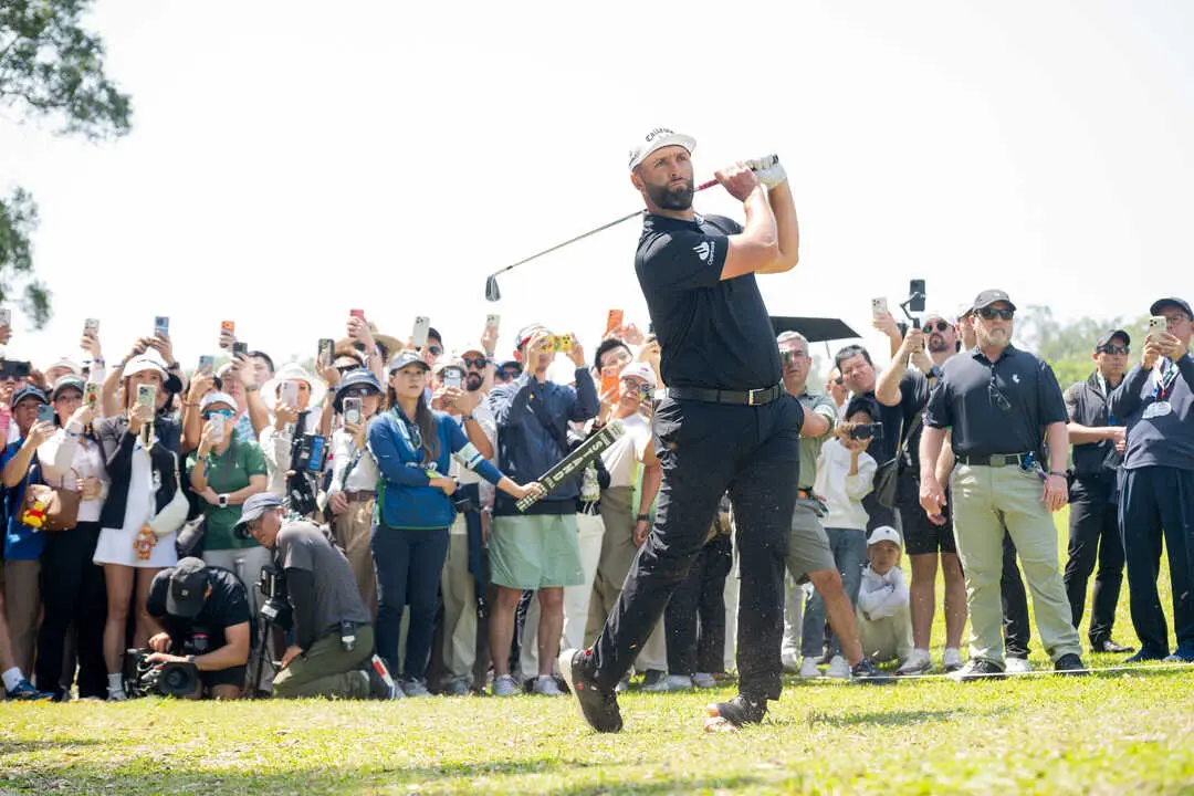 Jon Rahm se reencuentra con la victoria en su semana m&aacute;s medi&aacute;tica.