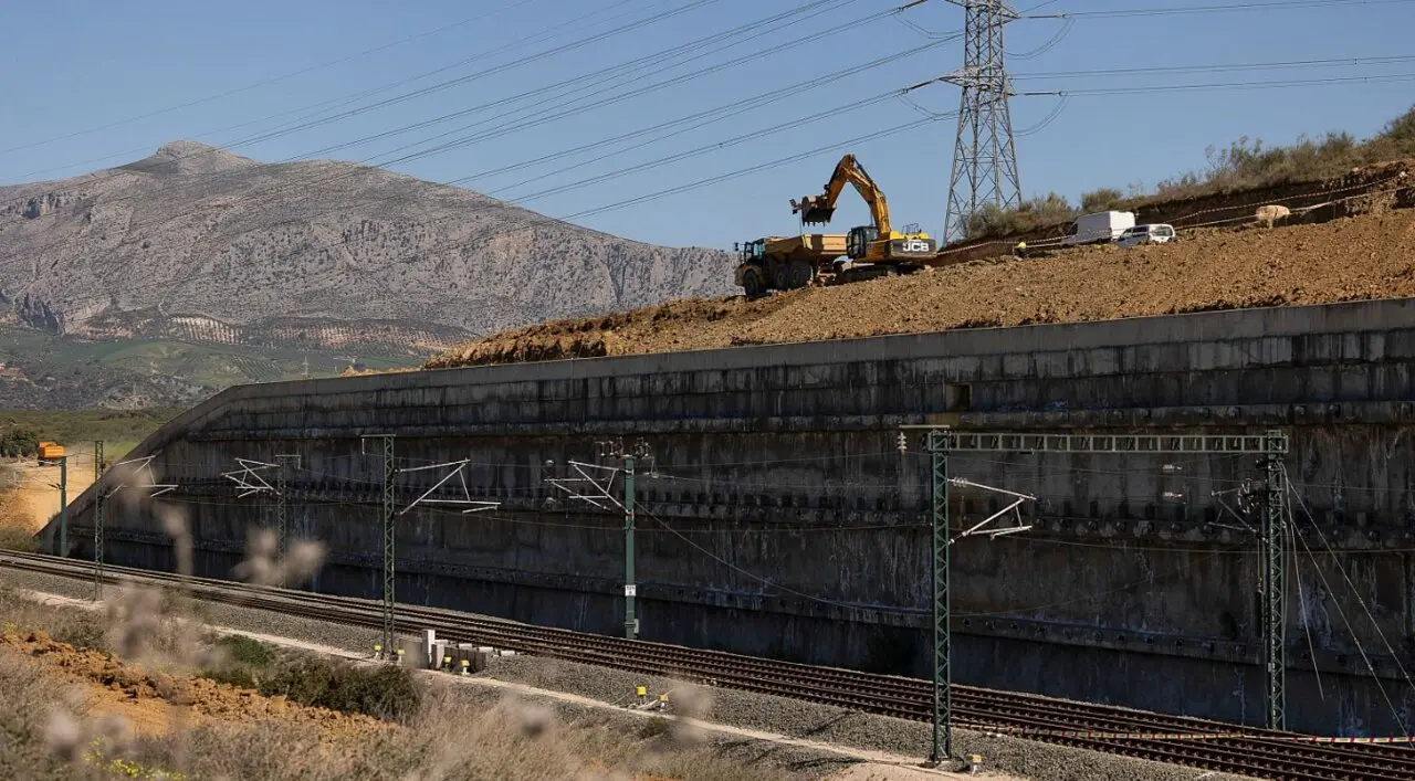 Una v&iacute;a da&ntilde;ada en &Aacute;lora, M&aacute;laga, tras las borrascas - &copy;  RTVE