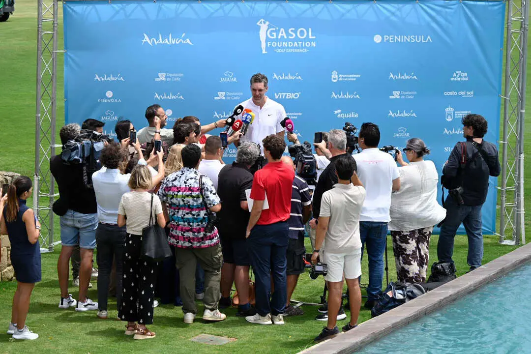 Pau Gasol atendi&oacute; a la prensa en el acto de inauguraci&oacute;n del Gasol Foundation Golf Experience.