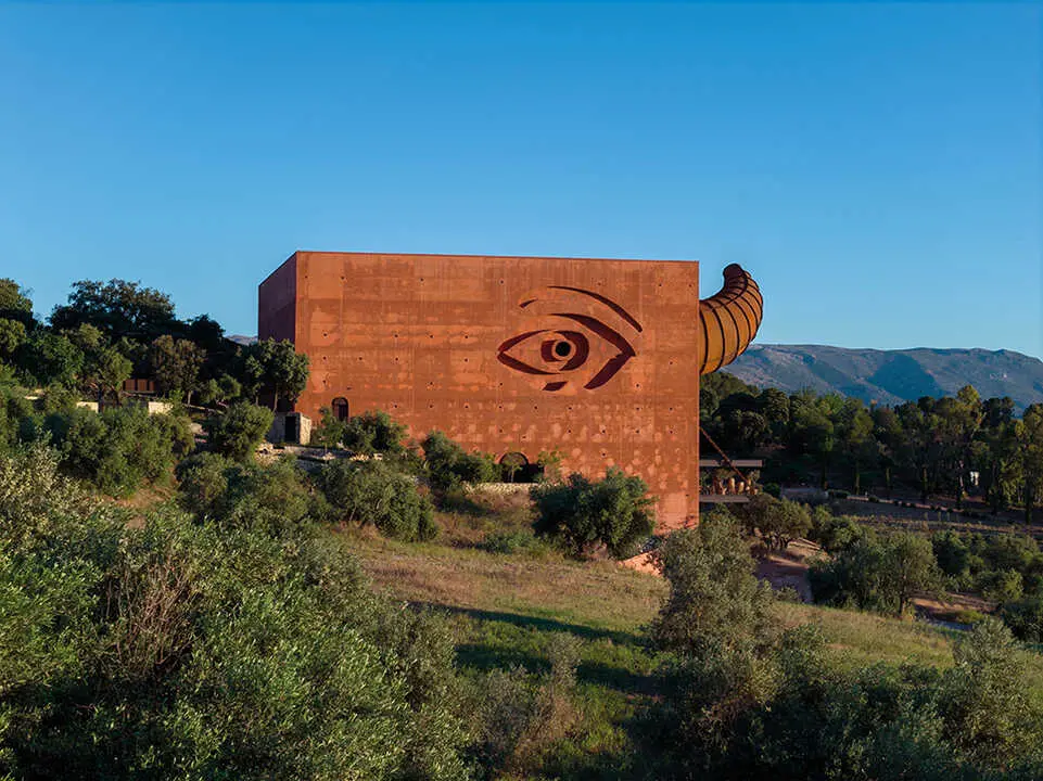 La Almazara (Ronda), dise&ntilde;ada por Philippe Starck.