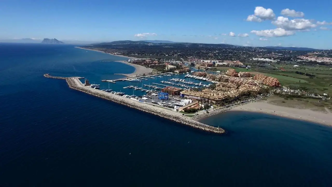 Vista a&eacute;rea de Sotogrande y el Valle del Guadiaro