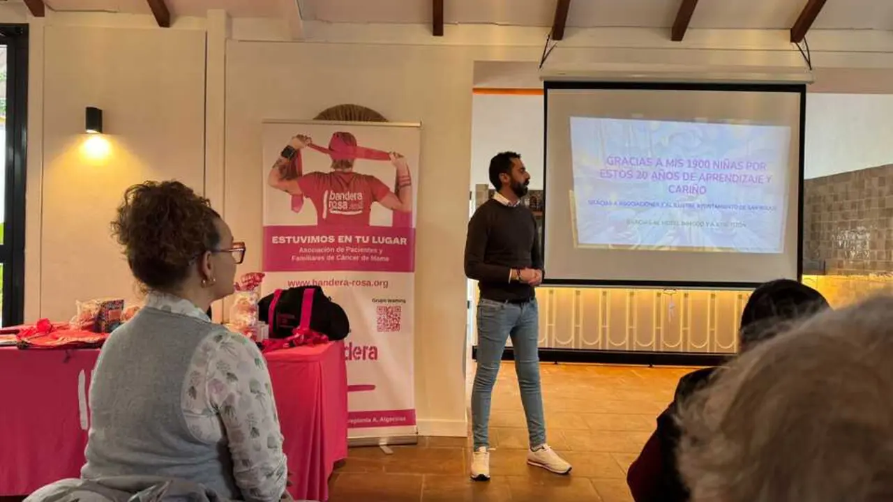 La charla la ha ofrecido el fisioterapeuta Jes&uacute;s Gonz&aacute;lez y ha versado sobre el tratamiento del linfedema en usuarios que superaron el c&aacute;ncer de mama.