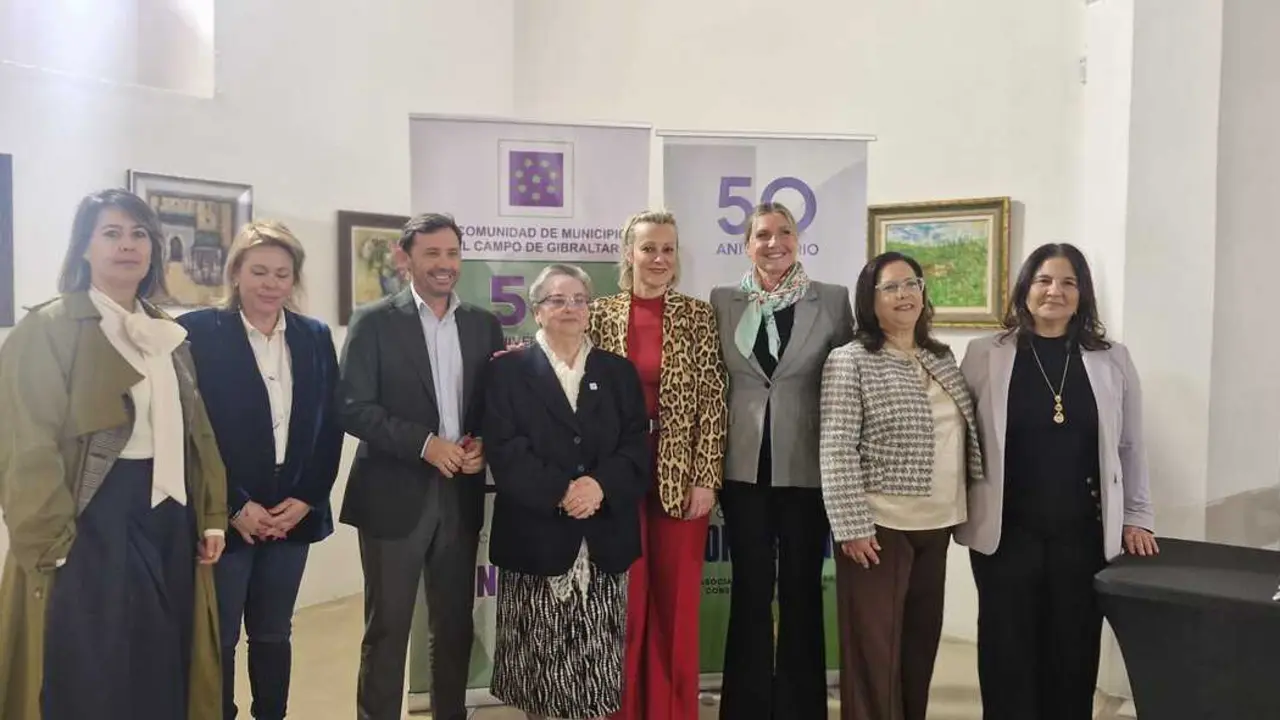 Las responsables institucionales subrayaron durante el acto la importancia de visibilizar la labor de las asociaciones que han contribuido al avance social y al fortalecimiento del movimiento asociativo.