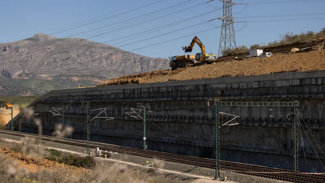 Una v&iacute;a da&ntilde;ada en &Aacute;lora, M&aacute;laga, tras las borrascas - &copy;  RTVE