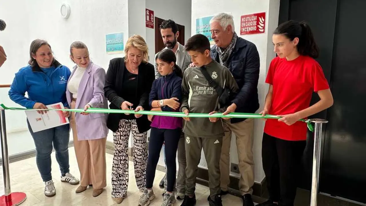 Inauguraci&oacute;n en el Edificio La Rosaleda del centro de ocio juvenil Bah&iacute;a-Contigo, el pasado viernes 10 de abril.
