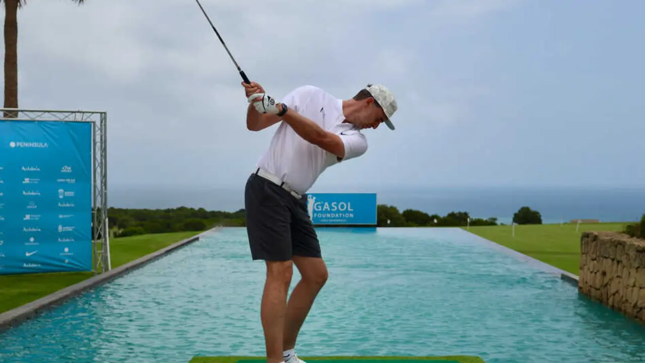 Pau Gasol protagoniz&oacute; el saque de honor con el que qued&oacute; inaugurada la segunda edici&oacute;n del Gasol Foundation Golf Experience.