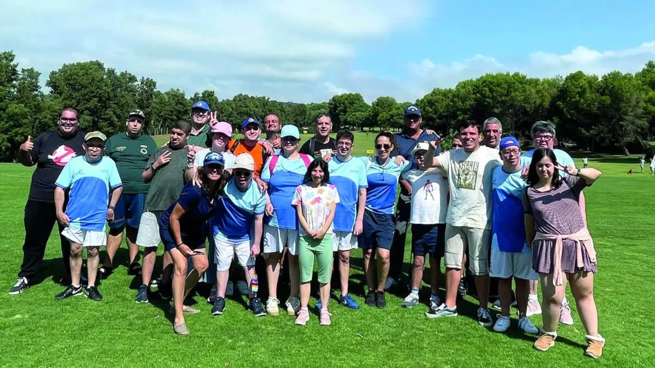 El Club de Golf La Ca&ntilde;ada impulsa desde hace a&ntilde;os su escuela de golf adaptado, un proyecto referente en Andaluc&iacute;a que convierte el deporte en un espacio de inclusi&oacute;n, superaci&oacute;n y convivencia.