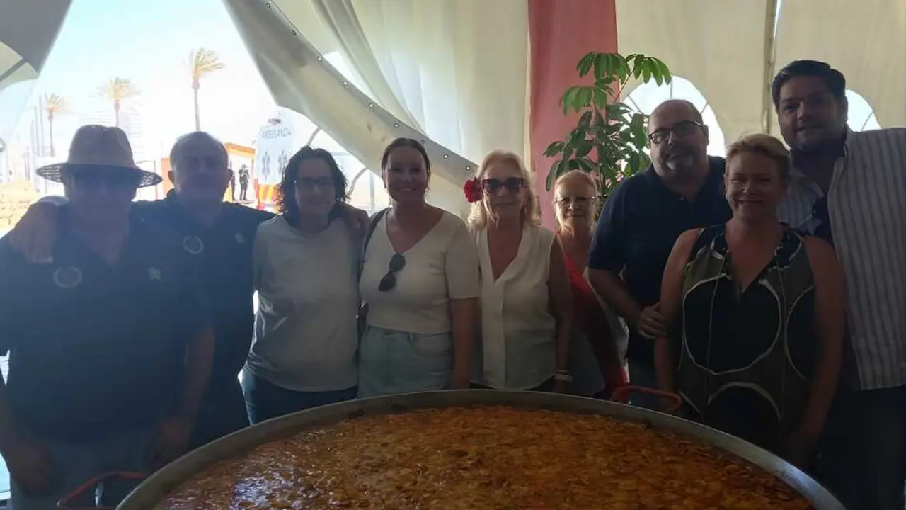 Tradicional degustaci&oacute;n de paella en las Fiestas de la Virgen del Carmen de Torreguadiaro, que finalizan este domingo.