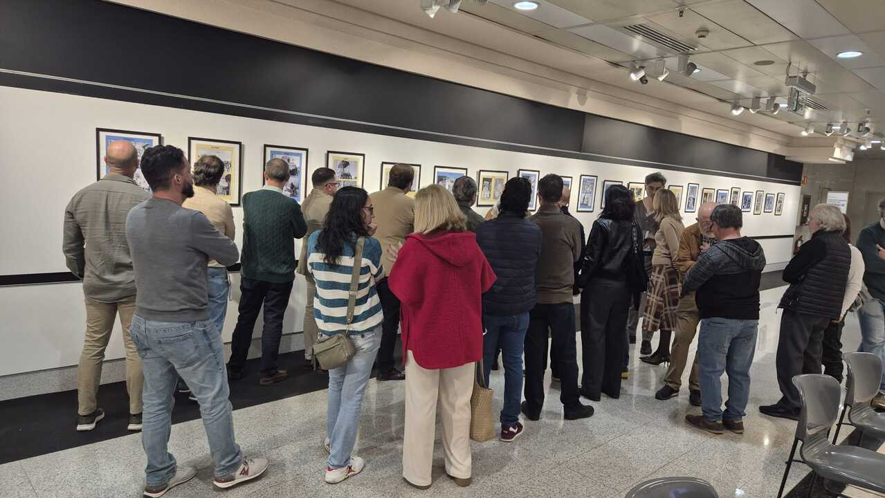 La exposición ofrece un recorrido por más de medio centenar de fotografías históricas de la Semana Santa de Algeciras.