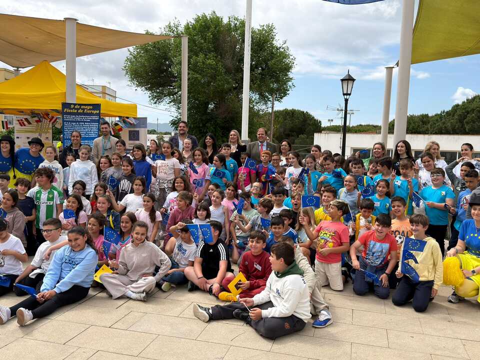 Durante el encuentro, los alumnos han realizado a una lectura sobre la historia, los valores y los símbolos de Europa.